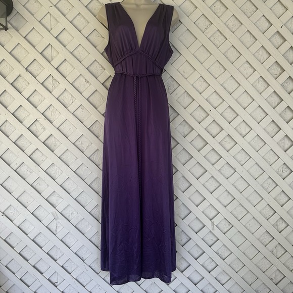 Vintage 70s Vanity Fair Deep Purple Nylon Empire Greek Goddess Nightgown Size 38